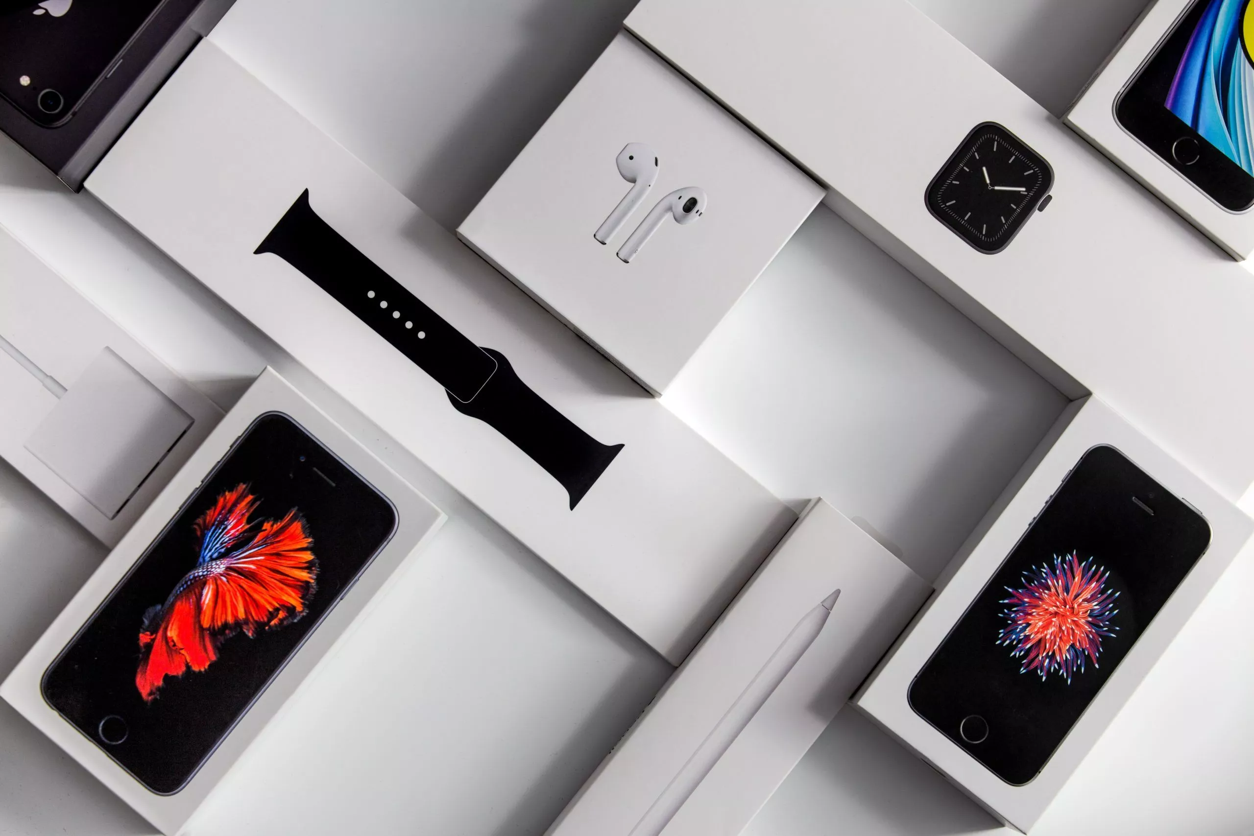 Apple's Modern Minimalist Box design