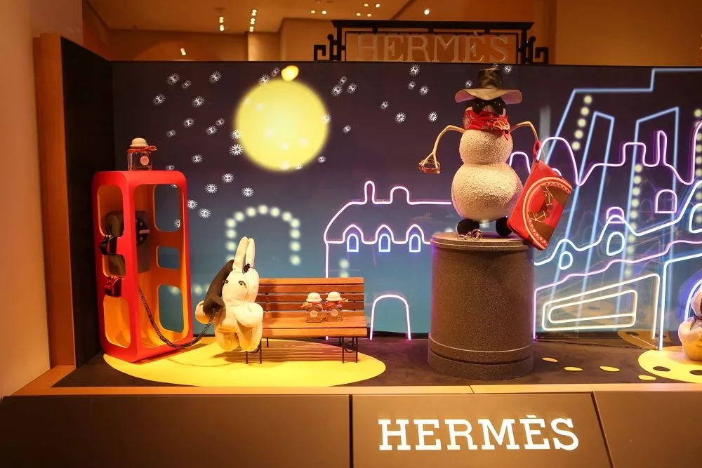 retail window display ideas