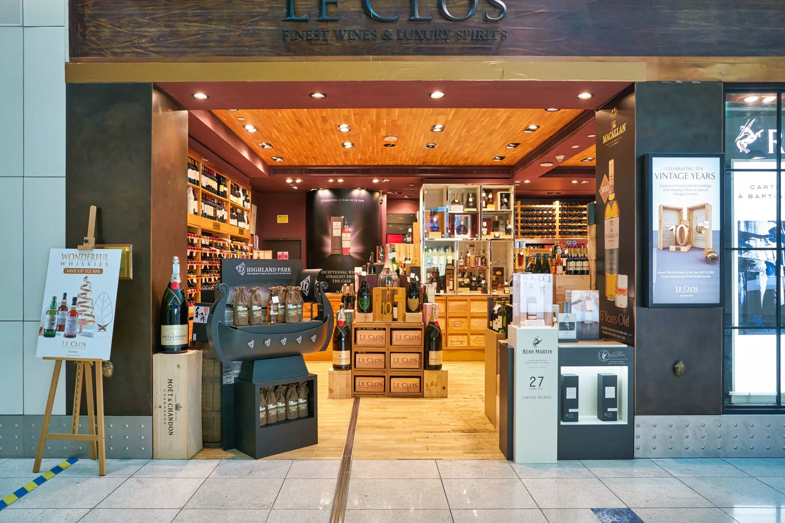 entryway retail displays